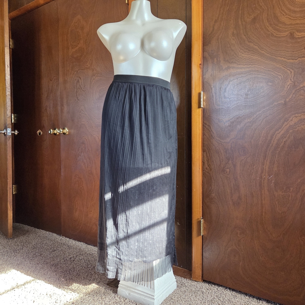 Elegant Black Pleated Skirt